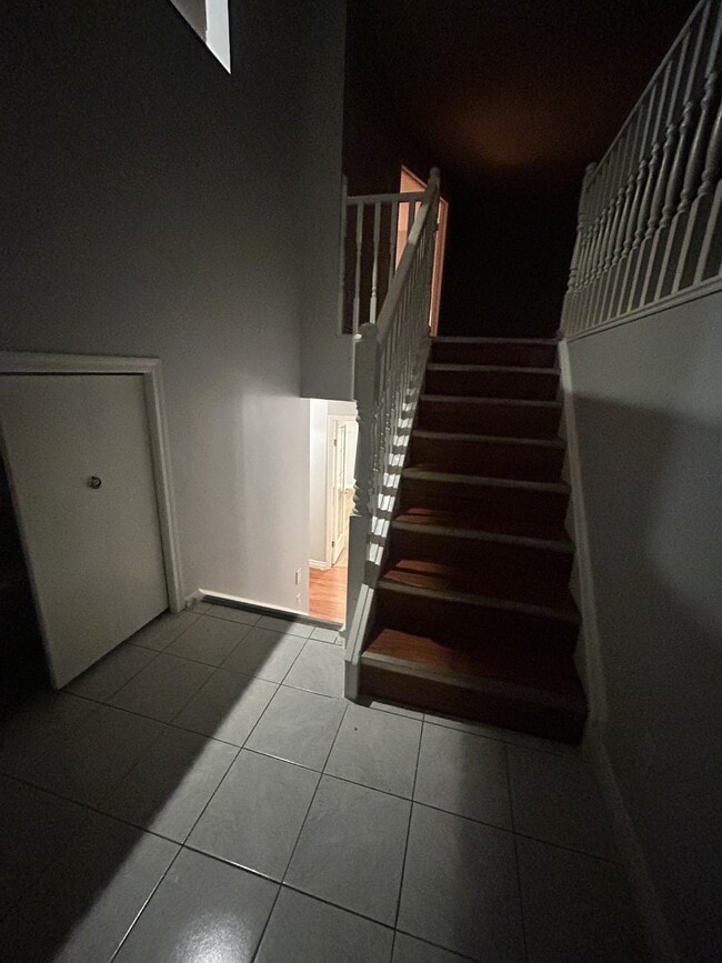 Building Photo - 7853-7826 26 Ave NW