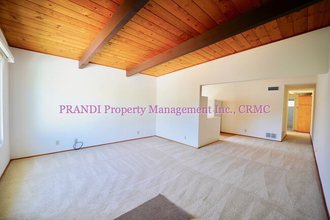 Building Photo - Gerstle Park Apartment with A/C in Great C...