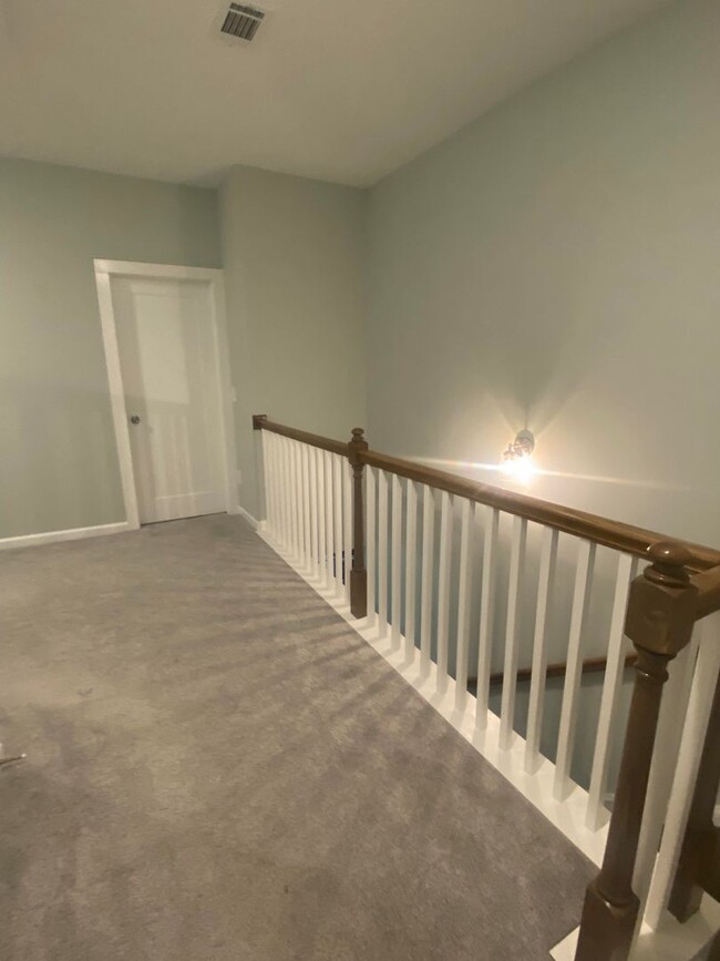 Building Photo - Fantastic Commerce home, lease furnished o...