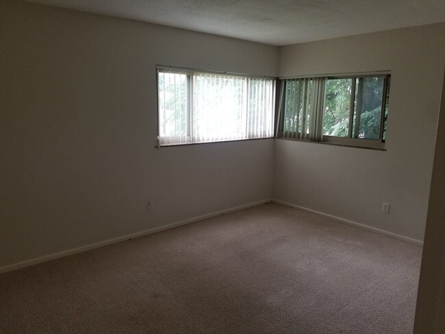 Foto del edificio - 32800 Aurora Rd