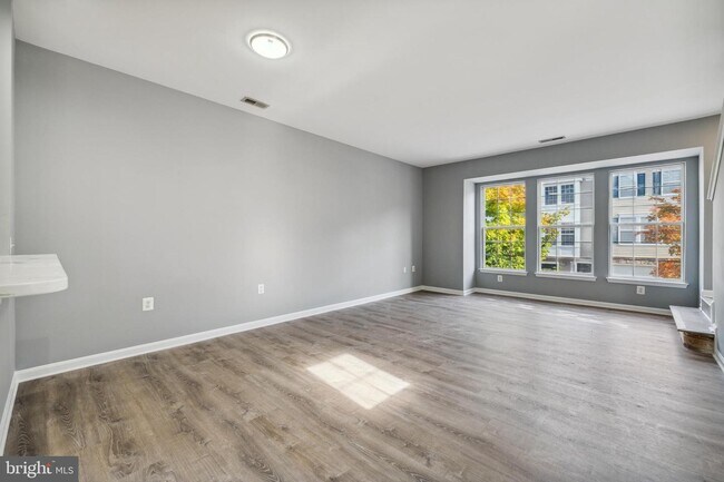 Building Photo - 22946 Fontwell Square