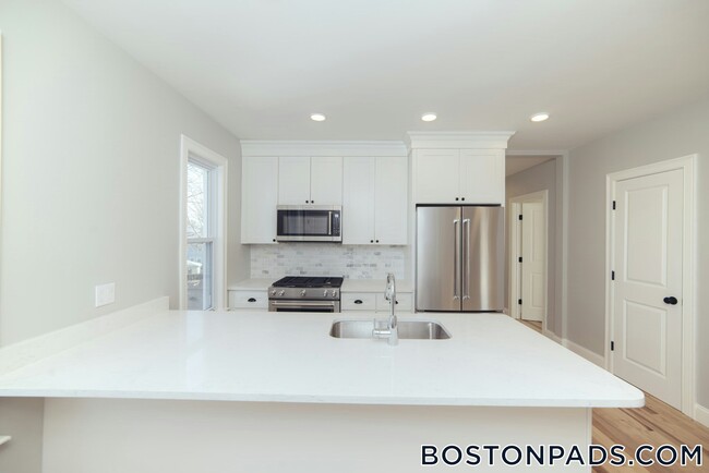 Building Photo - 10 Duffley Ct