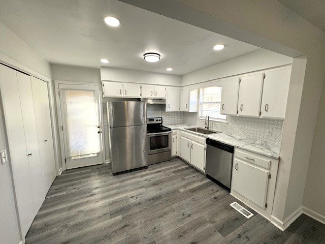 Building Photo - Fully Remodeled 3BR/2BA Townhome