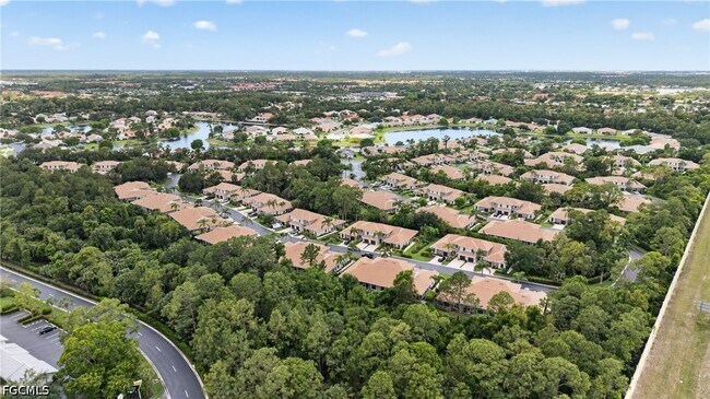 Foto del edificio - 7745 Woodbrook Cir