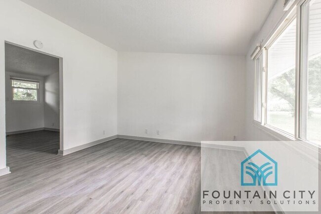 Foto del edificio - 18507 E 7th St N