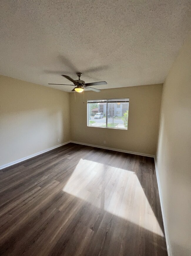 Building Photo - Apartment for Rent
