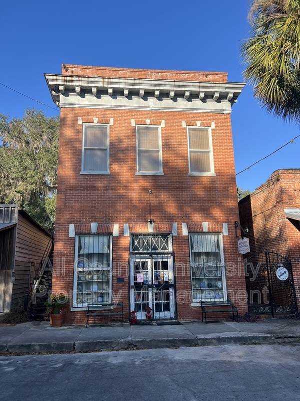 Building Photo - 112 NE 1st St