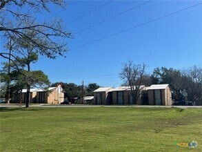 Building Photo - 903 S Magnolia Ave