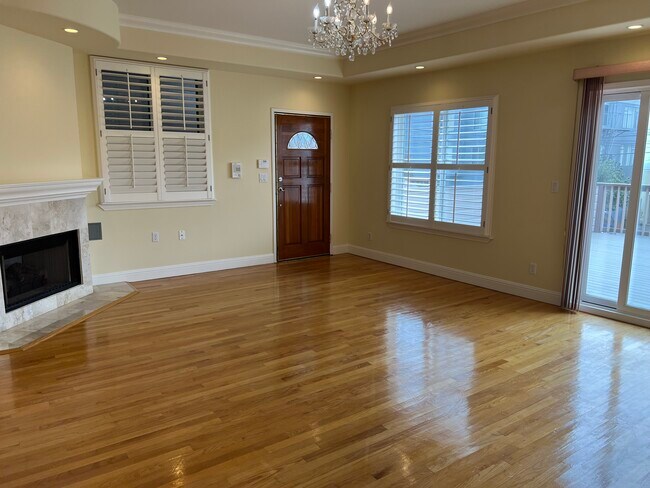 family room - 1276 45th Ave