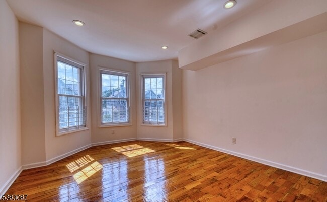 Building Photo - 131 Sylvan Ave