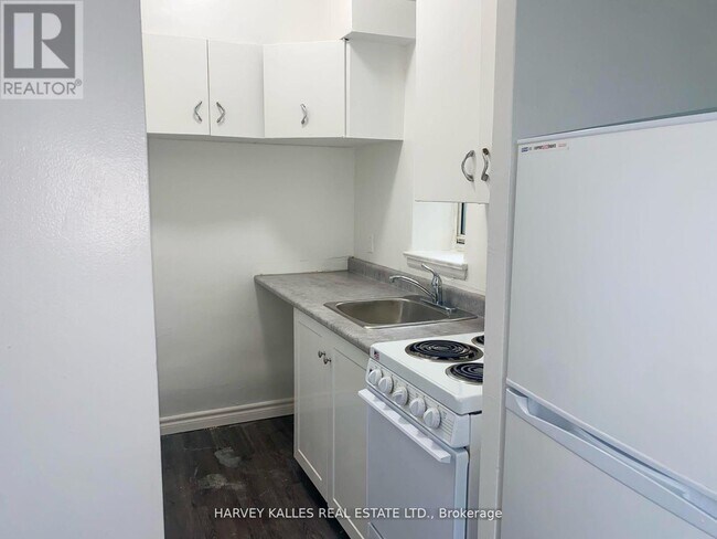 Photo du bâtiment - 1582 Bathurst St