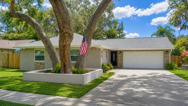 Building Photo - 213 Foxwood Dr