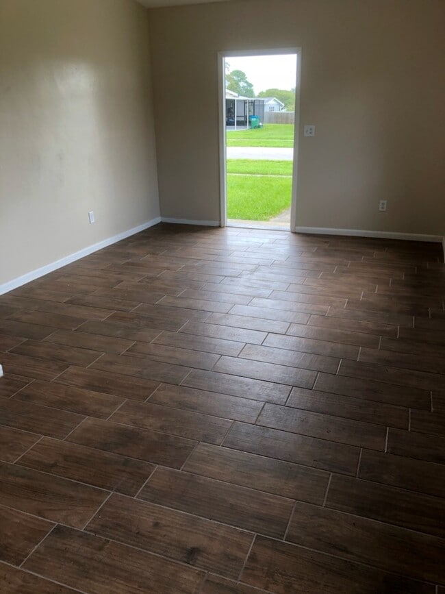 Foto del edificio - 2 Bed 1 Bath Home | Pet Friendly with Fenced Yard | Washer Dryer Hook Ups | Section 8 Welcome