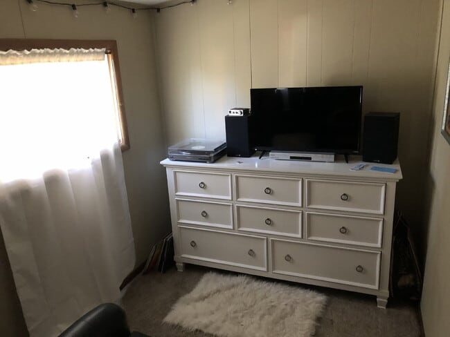 Foto del edificio - Available June 1st – 4 Bedroom, 1 Bathroom Single Family Home