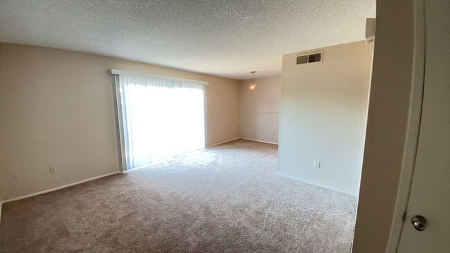 Foto del edificio - Charming townhome in Glendale!