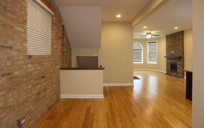 Building Photo - 4218 N Winchester Ave