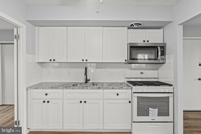 Building Photo - 6017 N 11th St