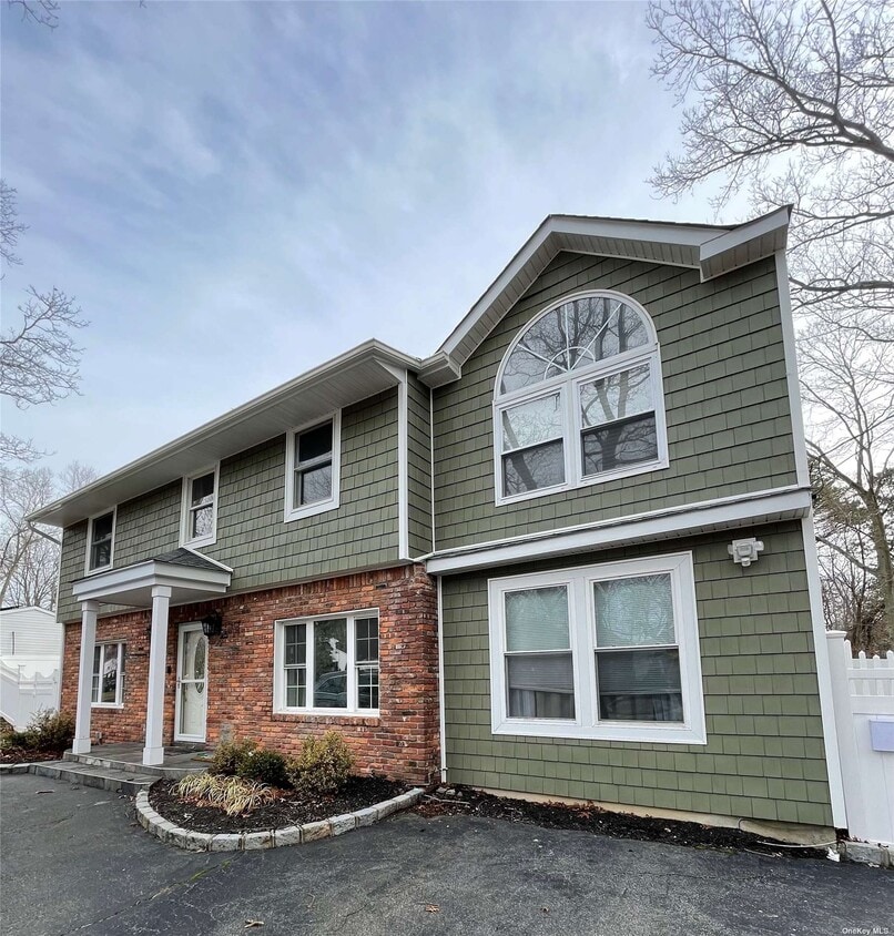 29 Autumn Dr, Mount Sinai, NY 11766 House Rental in Mount Sinai, NY