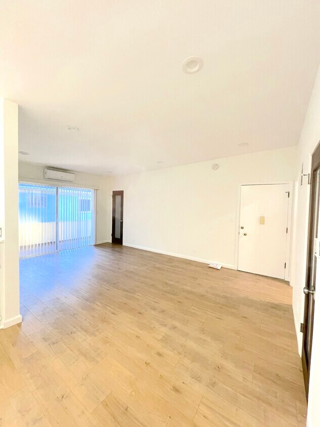 Primary Photo - 1148 N Formosa Ave
