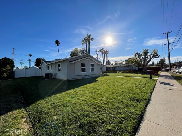 Building Photo - 22710 Saticoy St