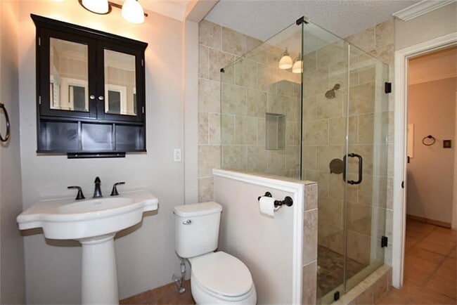 Building Photo - 9323 Westwood Village Dr