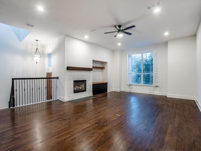 Building Photo - 1504 Pecos St