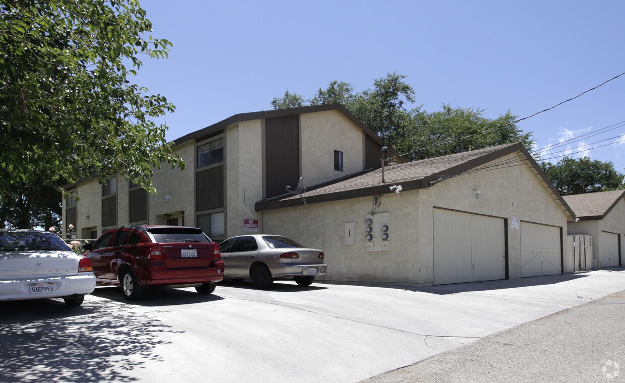 Building Photo - 16440 Orange St
