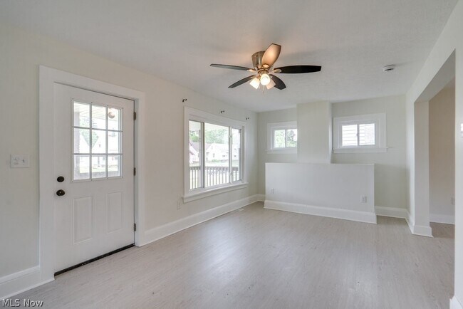 Building Photo - 5141 Clement Ave