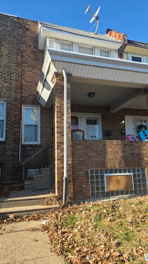 Primary Photo - 5252 Oakland St