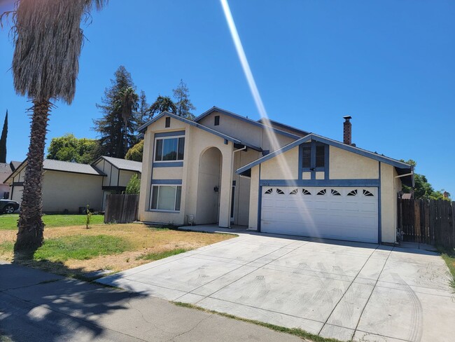 Foto del edificio - Great 4 Bedroom 2.5 Bath in South Natomas