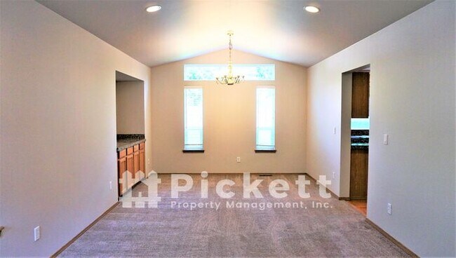 Foto del edificio - 3 Bedroom East Bremerton Home