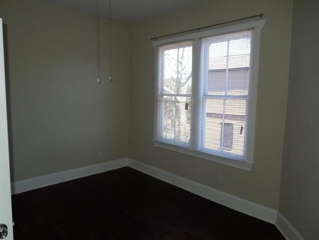 Building Photo - 536 E Park Ave