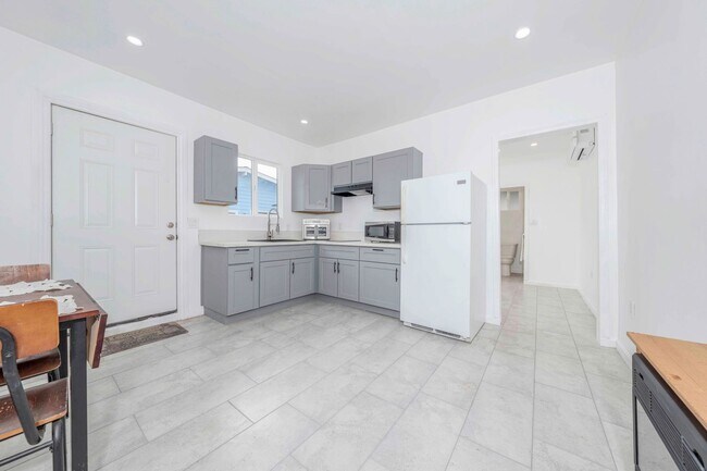 Building Photo - Modern & Cozy Norwalk 1-Bedroom Retreat – All Utilities Included!