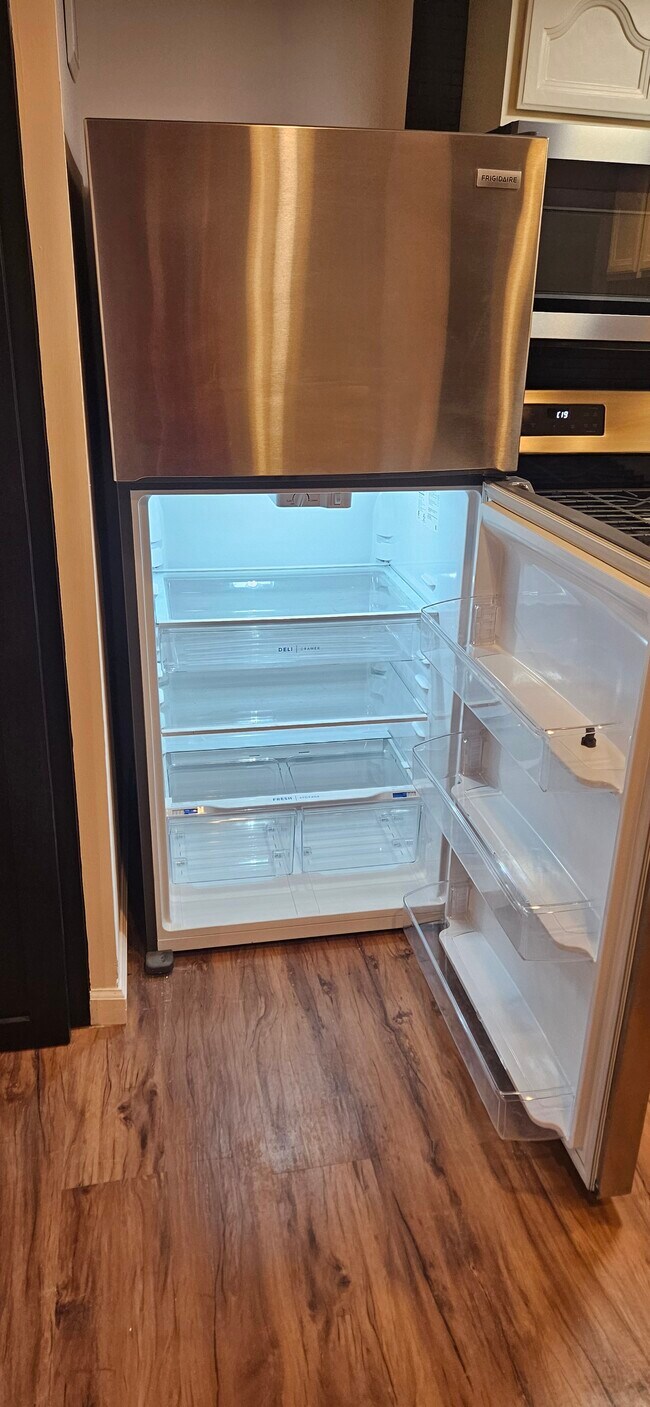 NUEVO REFRIGERADOR - 4207 7th St NW