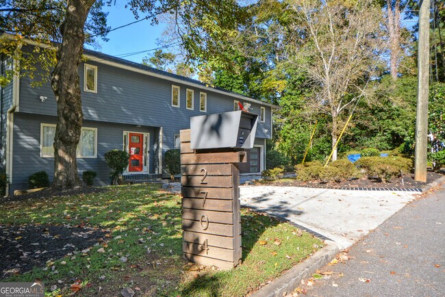 Foto del edificio - 2704 Margaret Mitchell Dr NW