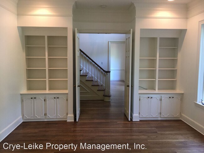 Building Photo - 4 br, 3.5 bath House - 320 N River Oaks