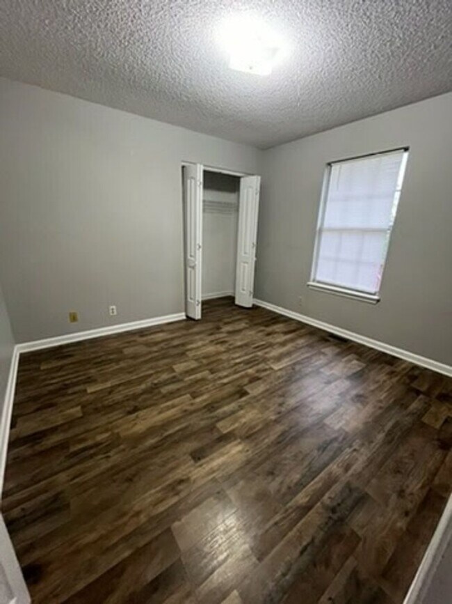 Foto del edificio - Adorable Oak Grove Home