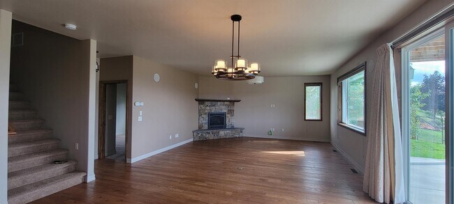 Building Photo - 175 Kara Dr