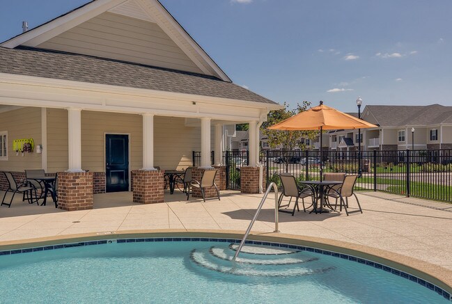 Piscina - Cumberland Trace Village Apartments