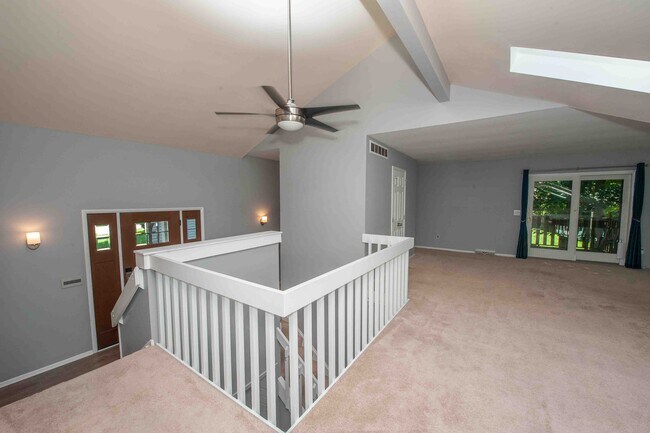 Foto del edificio - 973 Hollow Creek Dr