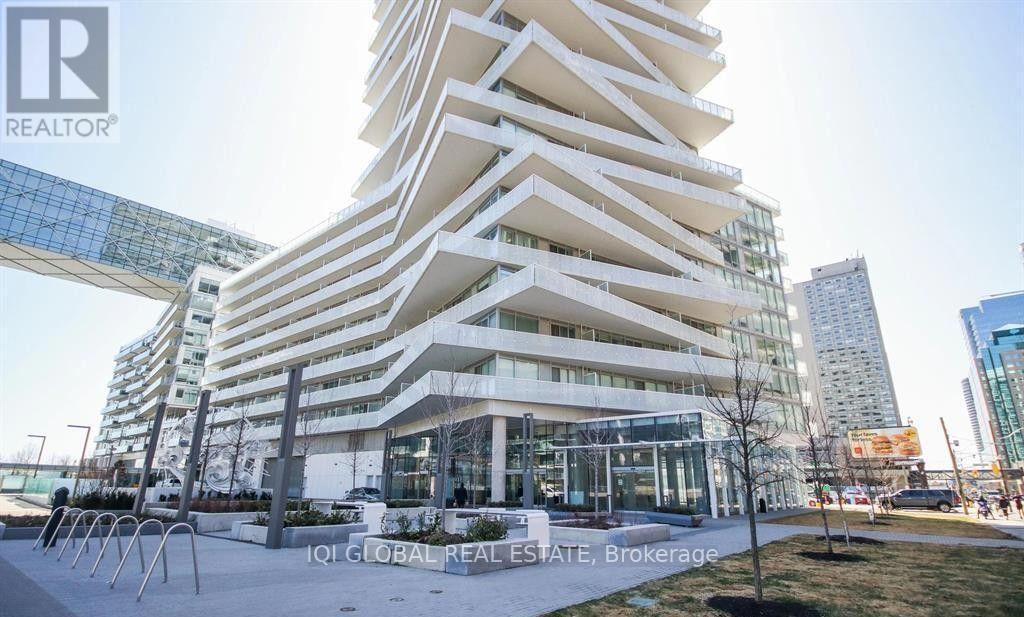 Building Photo - 15 Queens Quay E