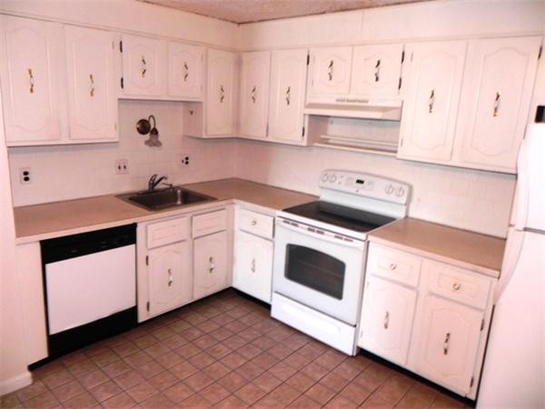 Building Photo - 310 Codman Hill Rd