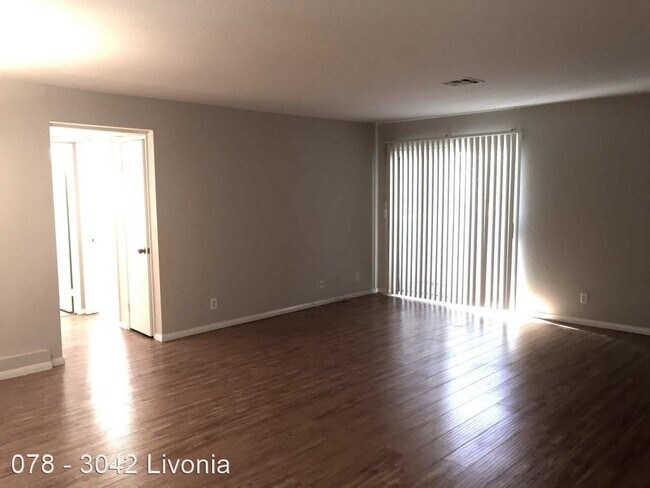 Building Photo - 3042 Livonia Ave