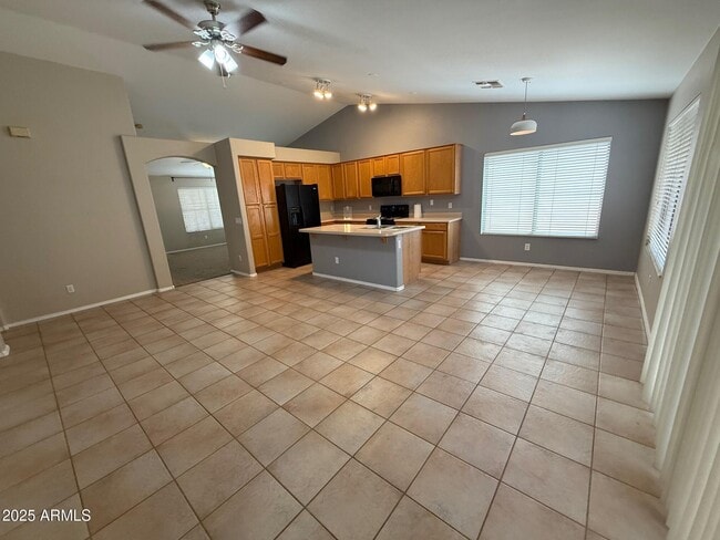 Building Photo - 1695 W Macaw Dr