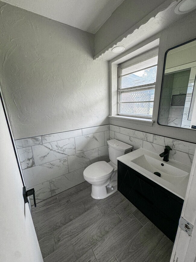 Building Photo - 2700 SW 85th St