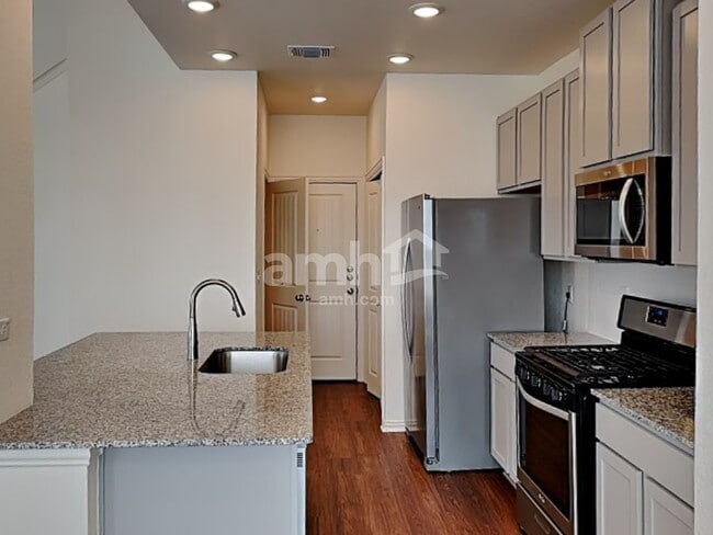 Foto del edificio - 2734 Wolfcreek