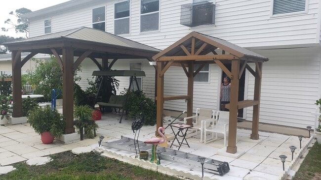 Foto del edificio - 486 Pinewood St