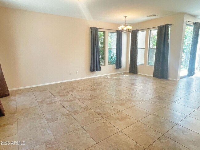 Building Photo - 3507 S Falcon Dr