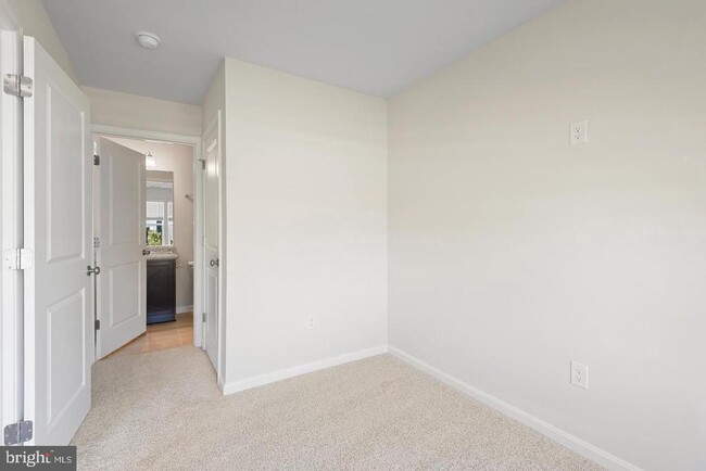 Building Photo - 568 Banquet Ln