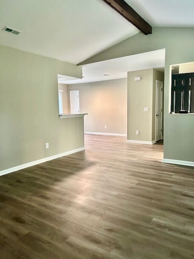 Foto del edificio - Available Beautifully Renovated Bungalow!